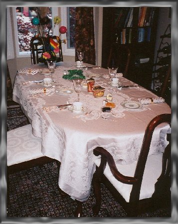 The gorgeous table setting for breakfast